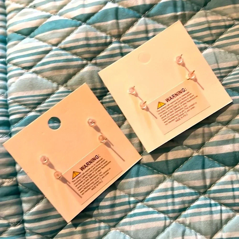 🆕 Minnie Mouse 4 Earrings and Keychain Bundle